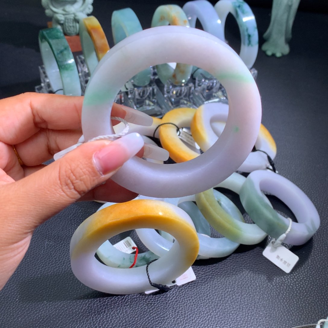 定制翡翠正未镶嵌?****