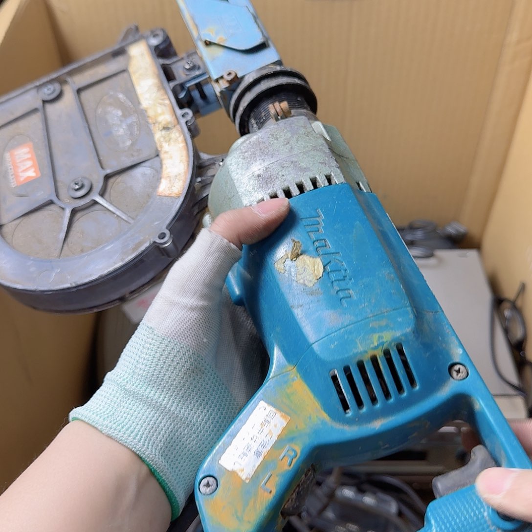 塞**马中古商品，瑕疵品，不保好坏。212