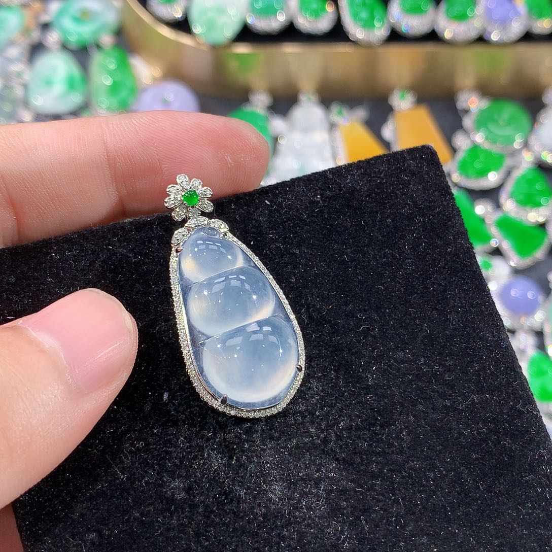 翡翠18K金镶嵌颈饰