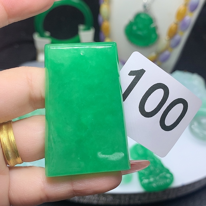 翡翠吊坠(赠链)未镶嵌