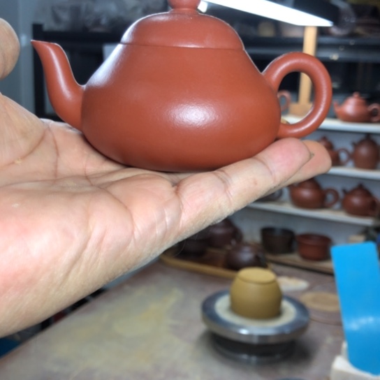 百***-紫砂茶壶黄龙山朱泥梨型壶微瑕180c