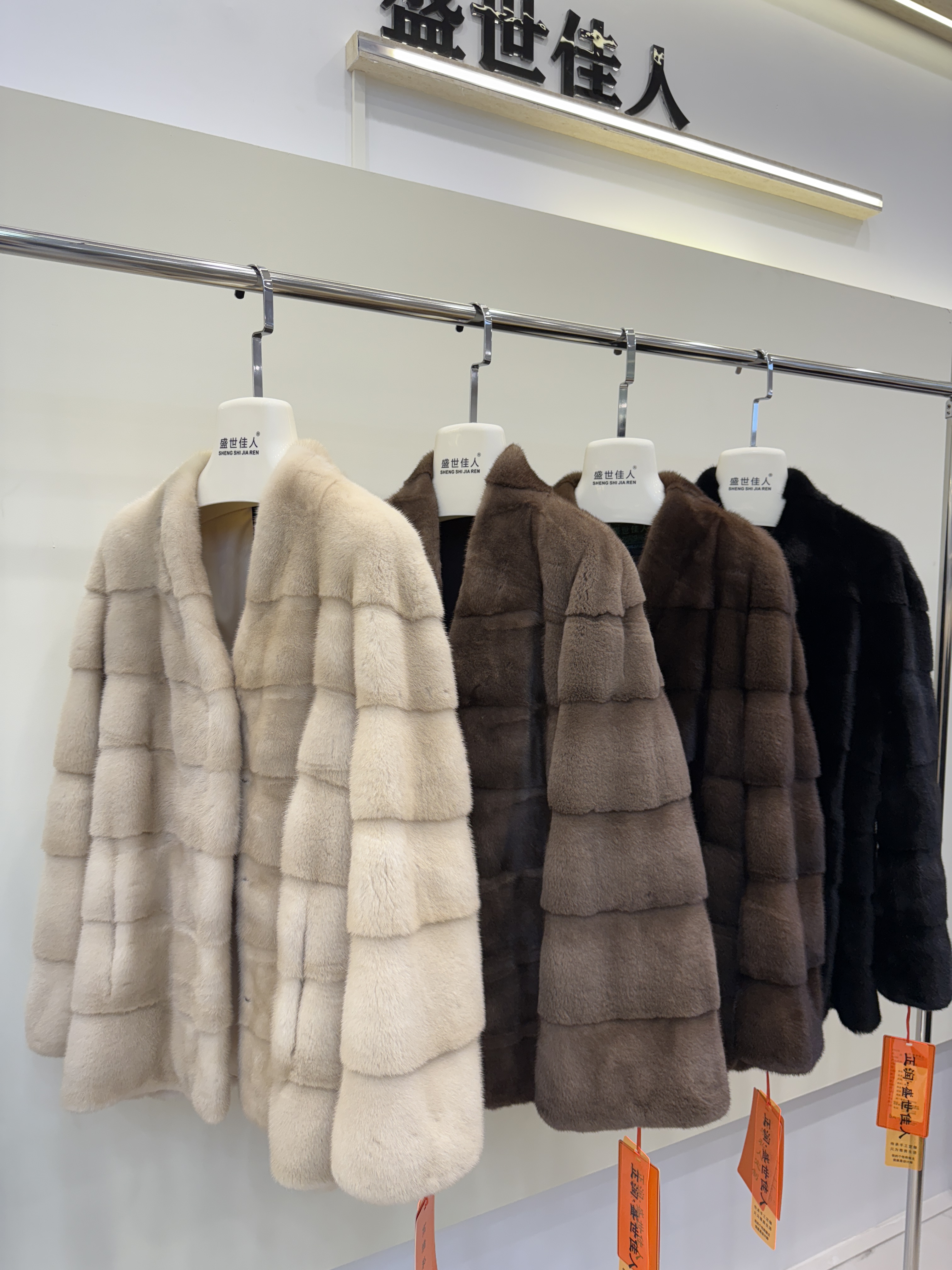  盛世佳人  气质V领横排款外套