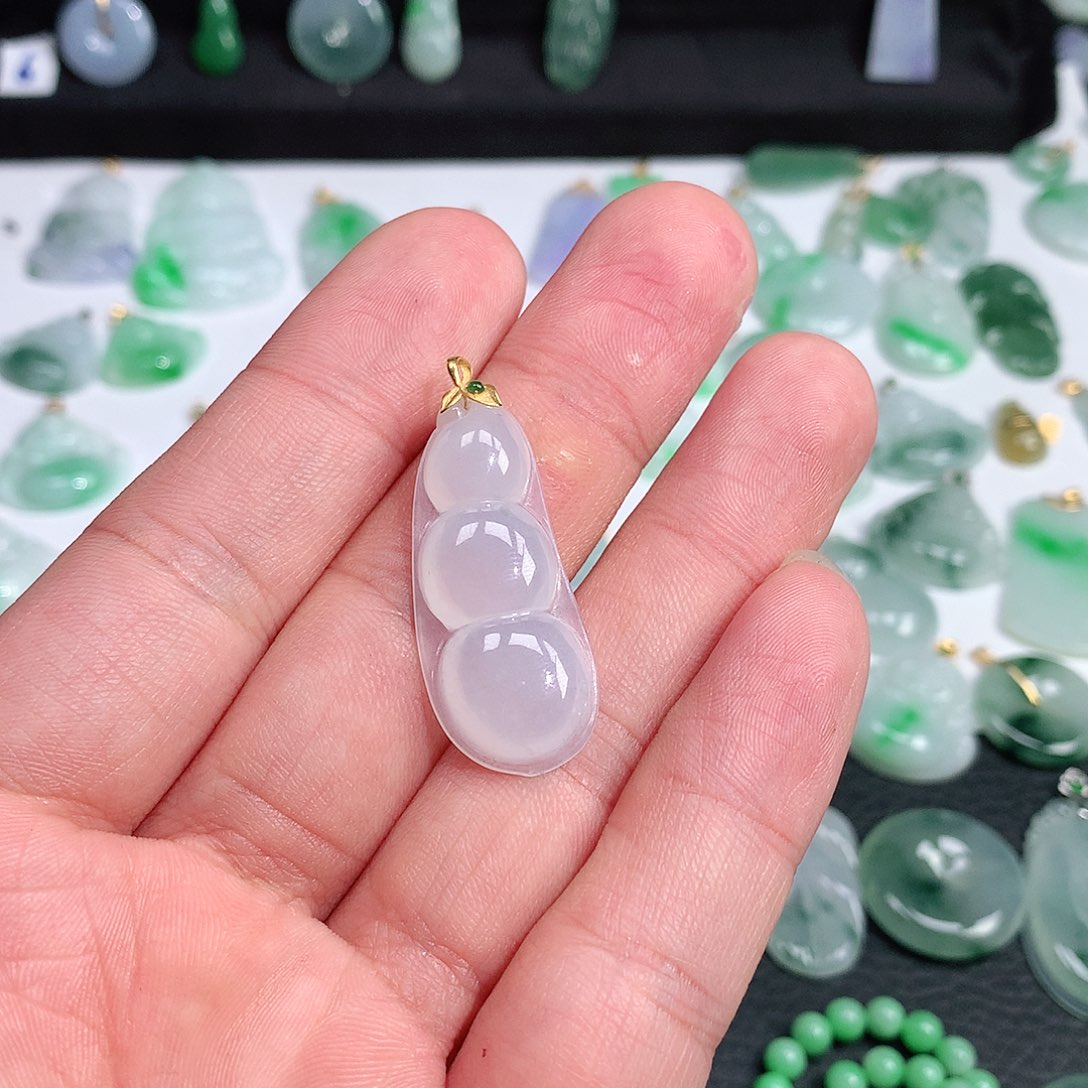 翡翠颈饰未镶嵌翡翠