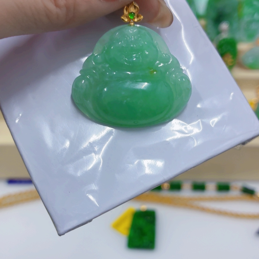 翡翠18K金镶嵌颈饰