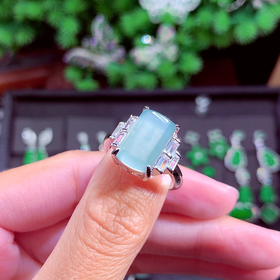 颈饰未镶嵌翡翠天然