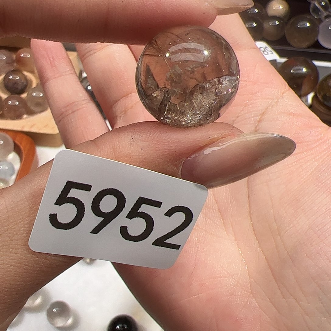 未镶嵌水晶大型摆件（非配饰）