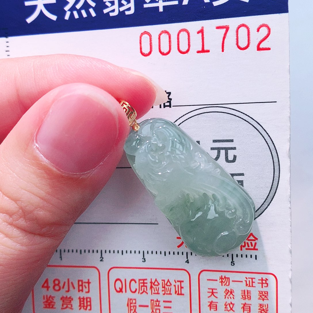 颈饰18K金镶嵌翡翠吊坠