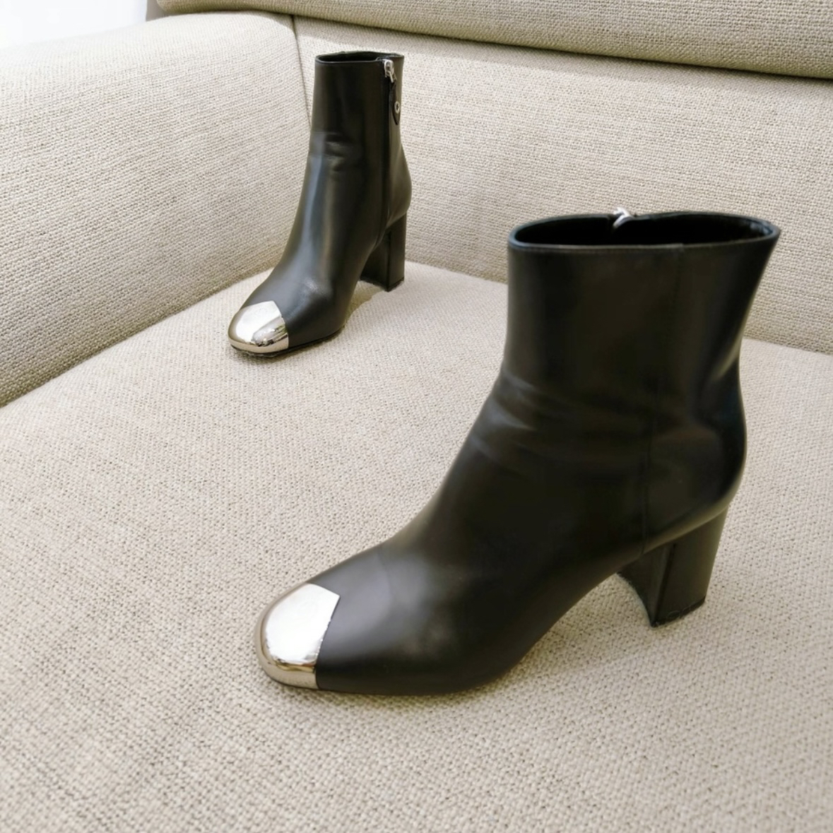 未使用 LouisVuitton/路易威登 2591111黑色古典风皮面中高跟短靴