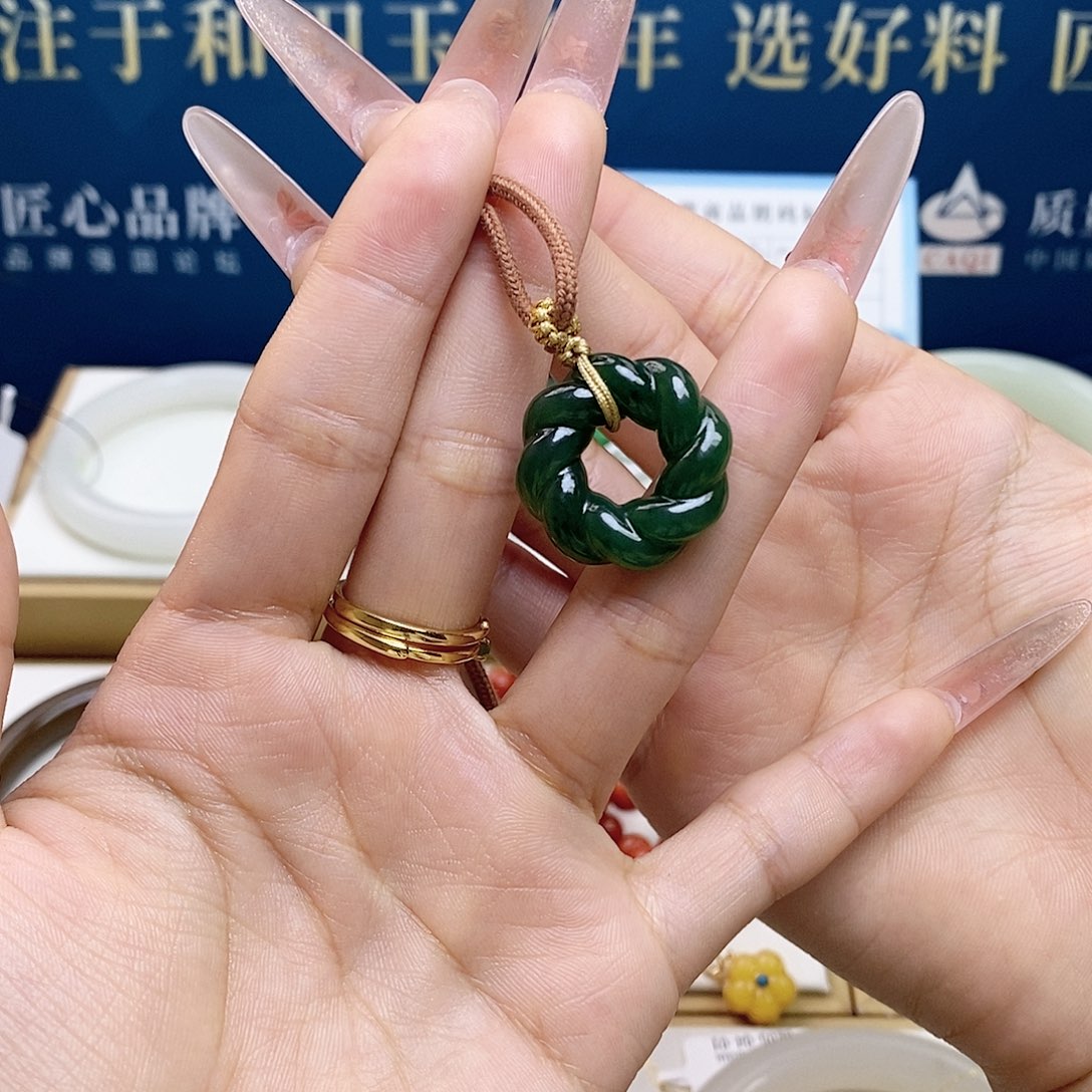 颈饰未镶嵌和田玉sj