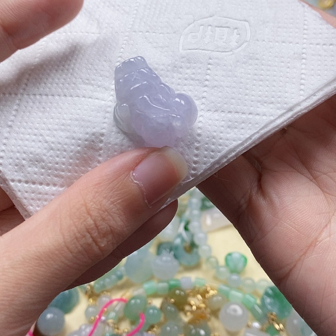 翡翠颈饰未镶嵌闪