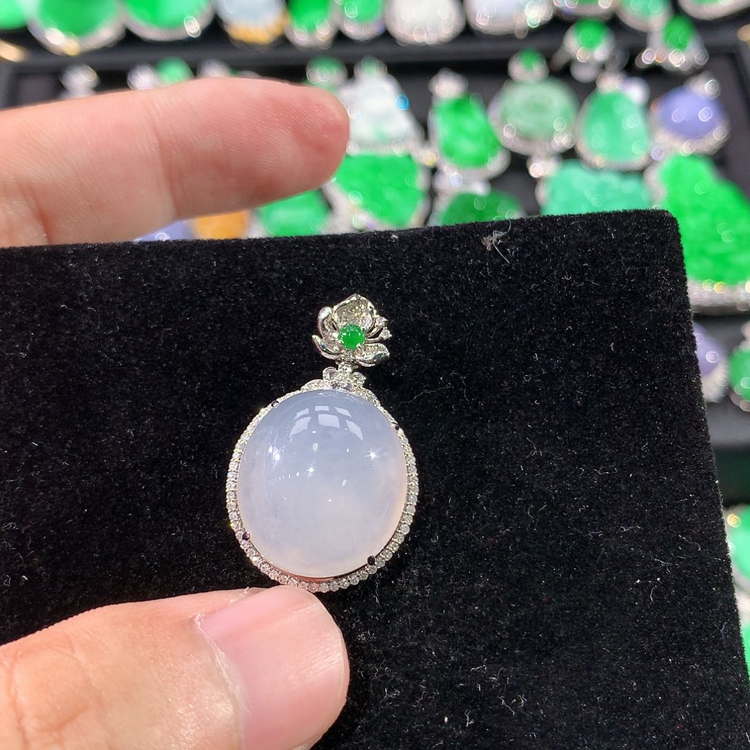 翡翠18K金镶嵌颈饰