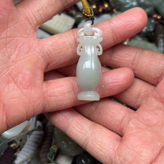 和田玉吊坠未镶嵌