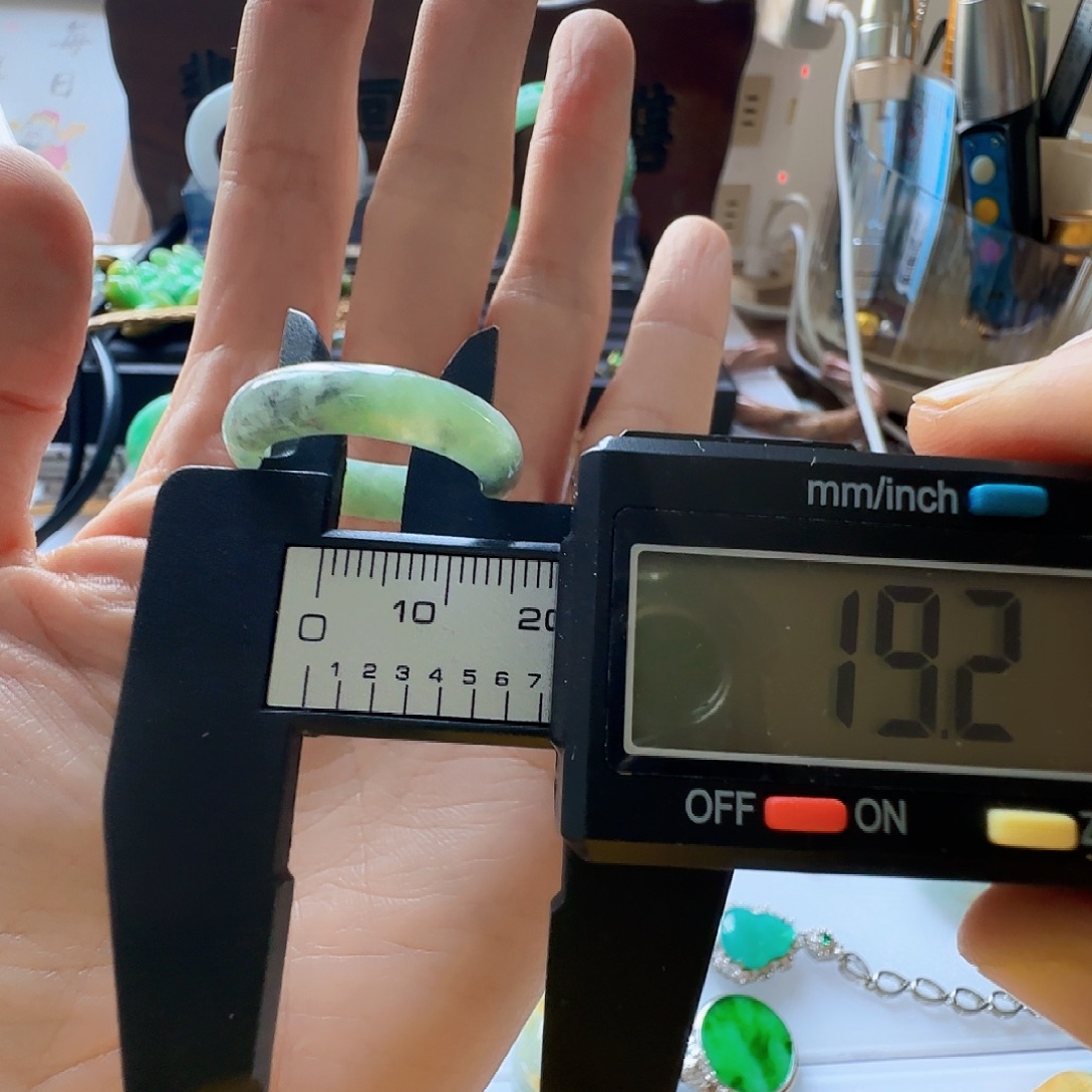 翡翠未镶嵌手镯翡翠10