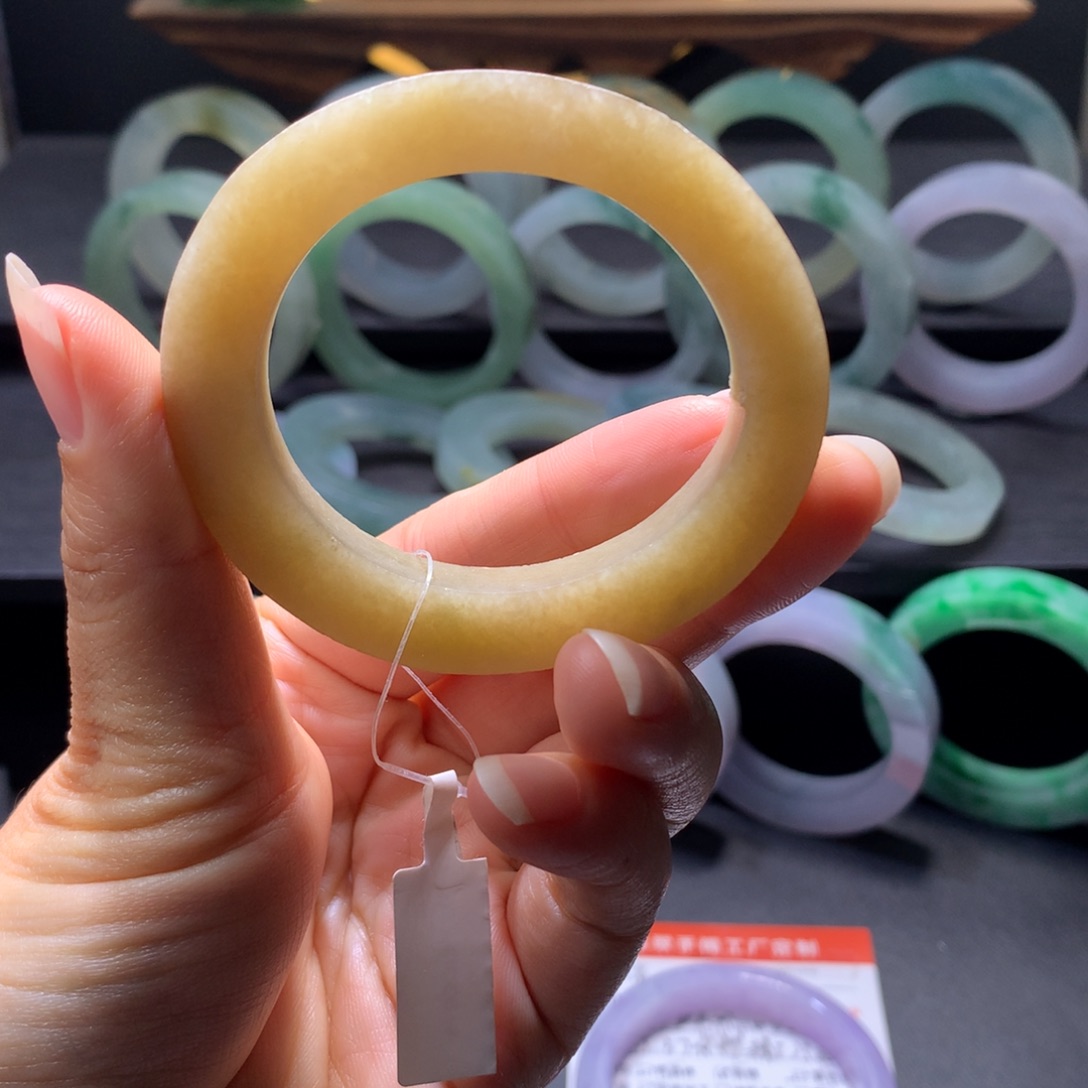 定制翡翠未镶嵌翡翠手镯