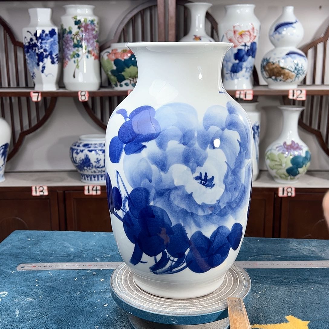 摆件景德镇陶瓷大冬青牡