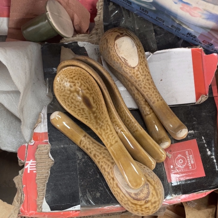 瓷片陶瓷盘子碗砂锅都有