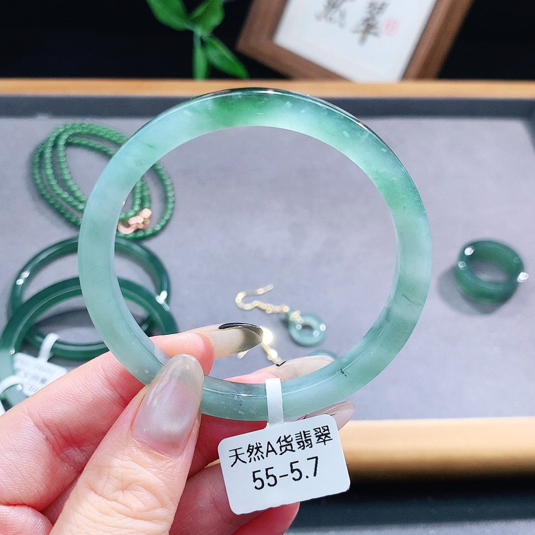 翡翠手镯（圆镯）未镶嵌