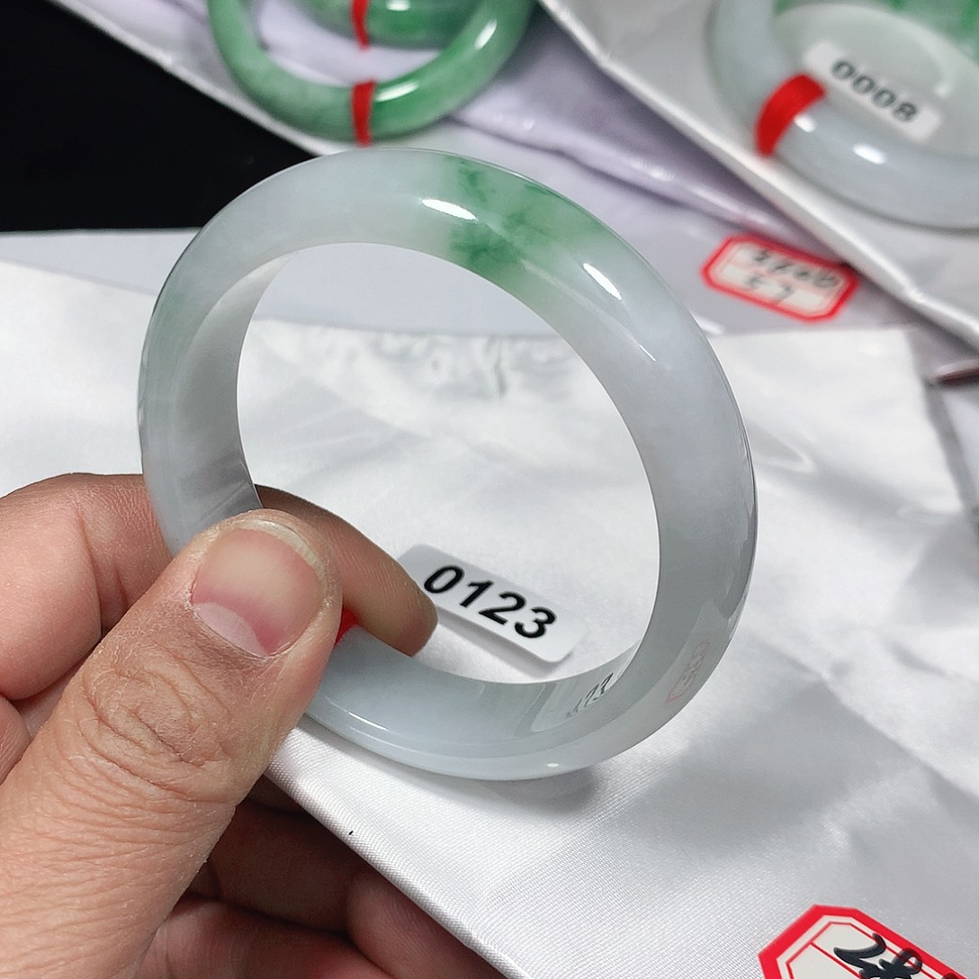 翡翠手镯未镶嵌天然缅甸翡翠手镯A货