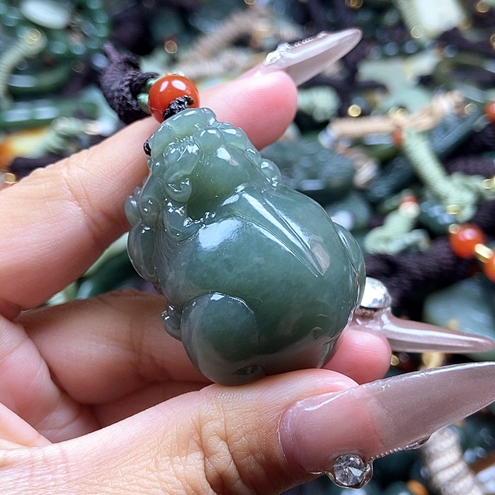 和田玉颈饰足铂镶嵌