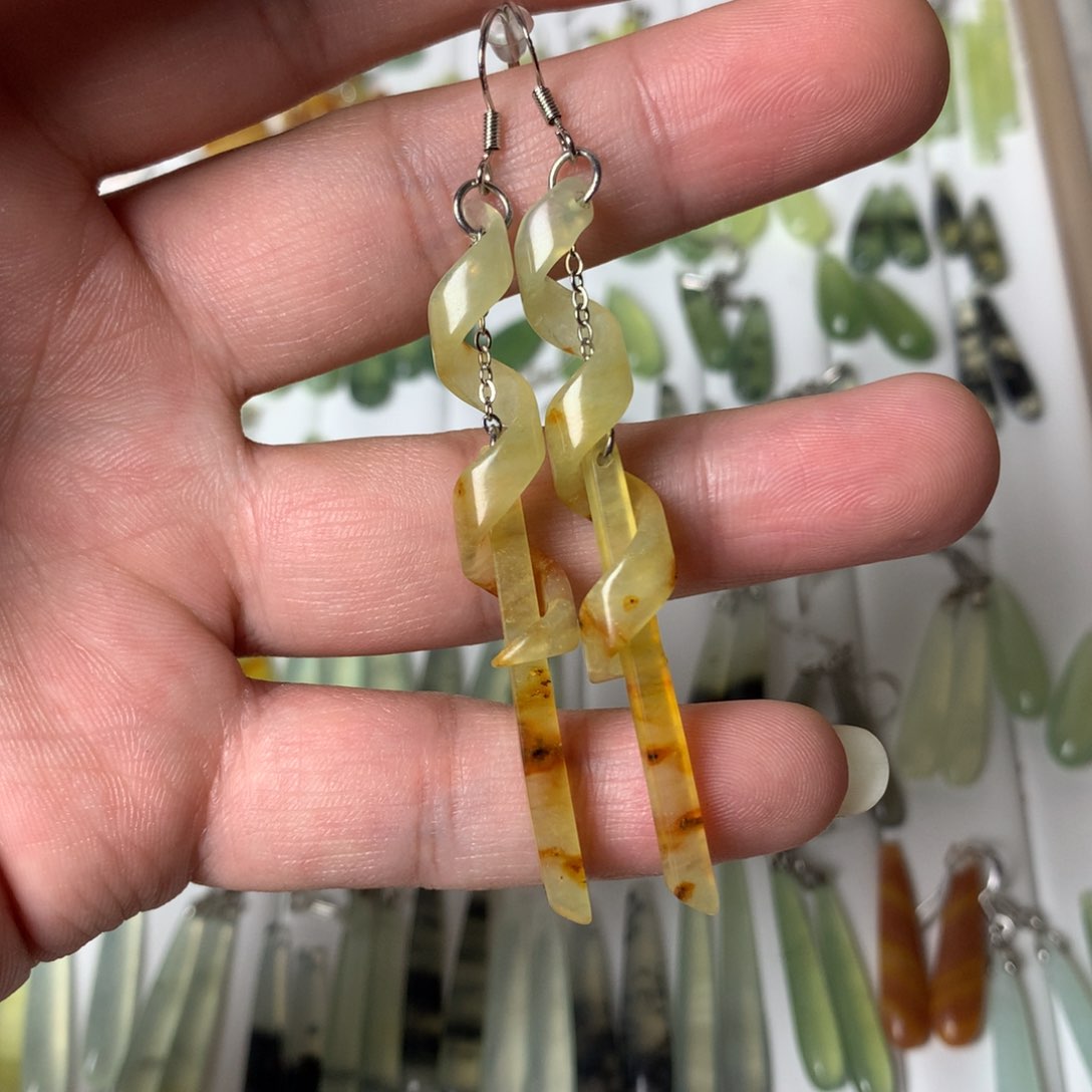 蛇纹石玉耳环未镶嵌