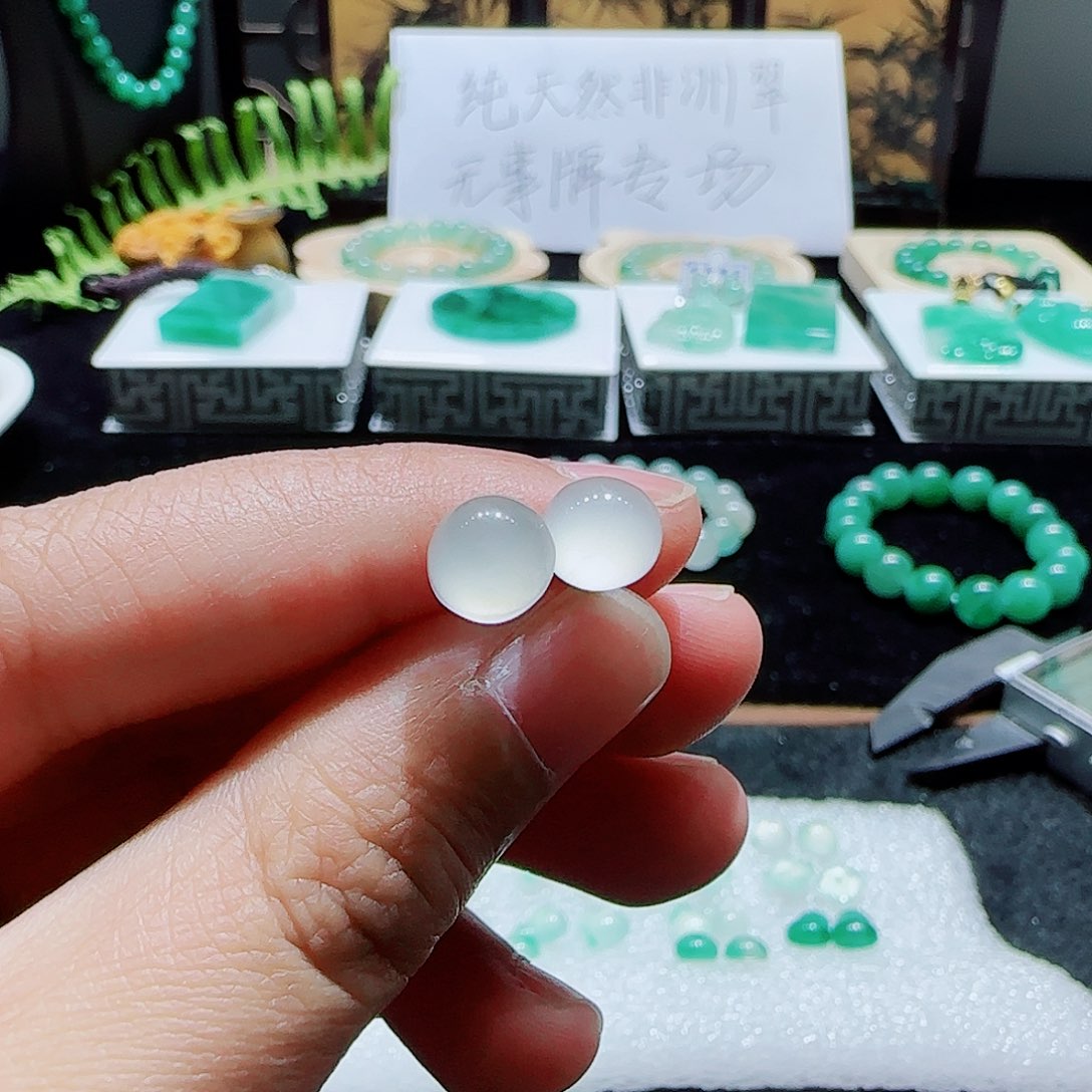 石英质玉颈饰未镶嵌锦****铺