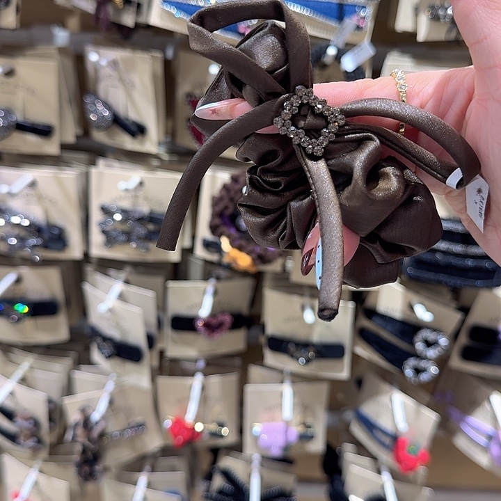 棕色缎面方钻发圈