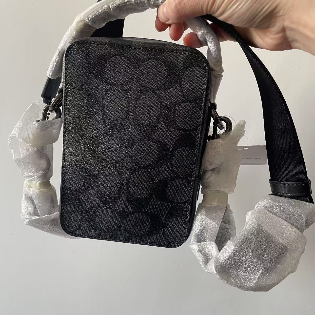 【国内】Coach蔻驰奥莱胸包斜挎包牛皮尺寸11×17×5.5