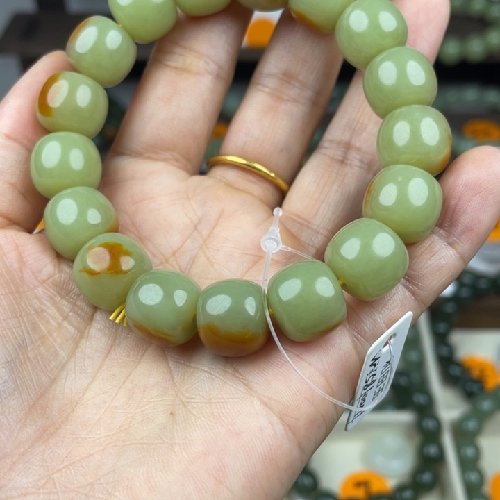 又***烟手串未镶嵌和田玉