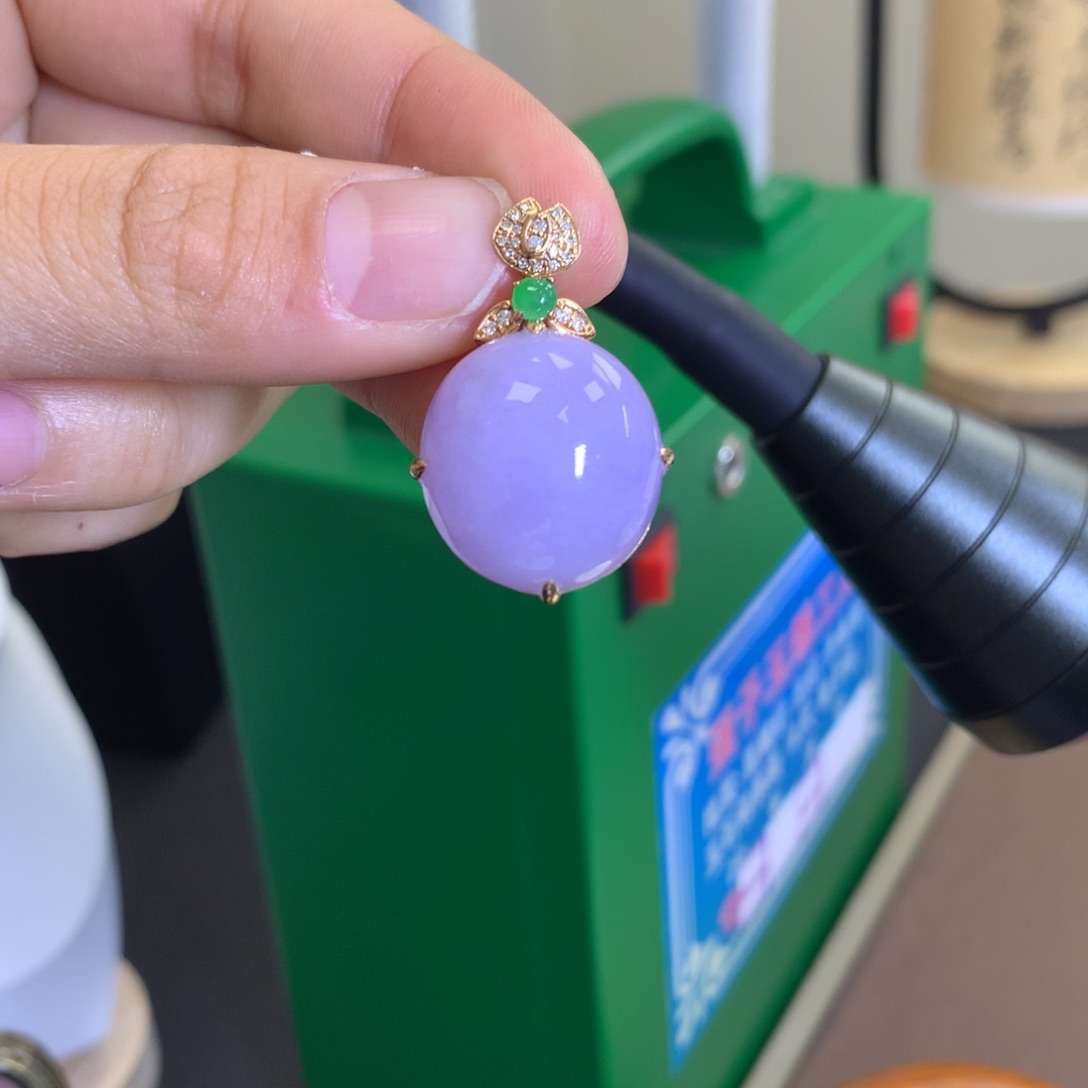 翡翠颈饰18K金镶嵌翡翠