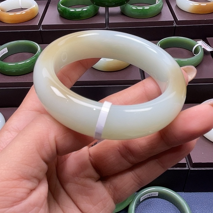 和田玉未镶嵌手镯