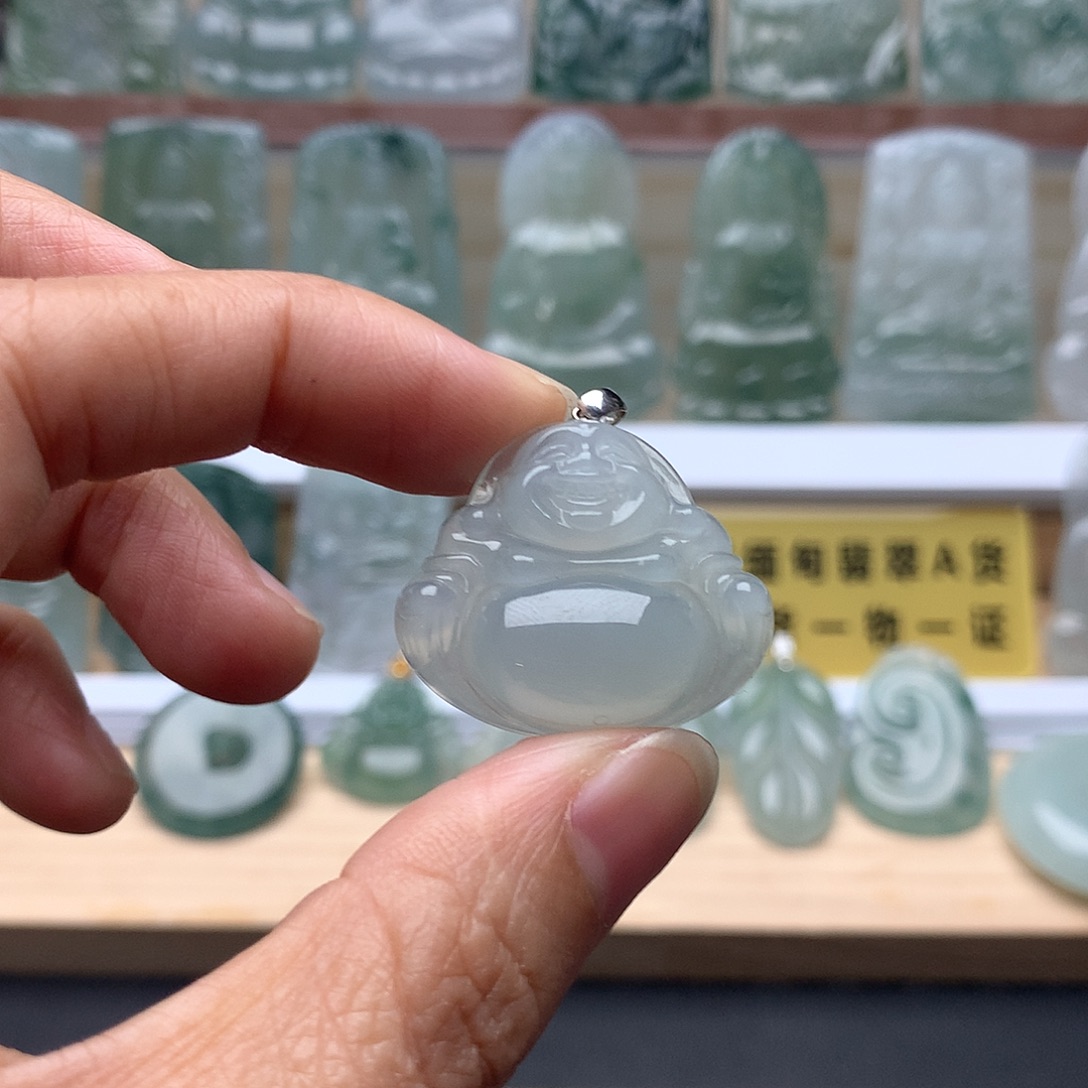 翡翠未镶嵌颈饰佛公