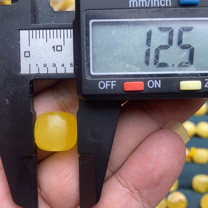 琥珀未镶嵌裸石22号12.5*11.4