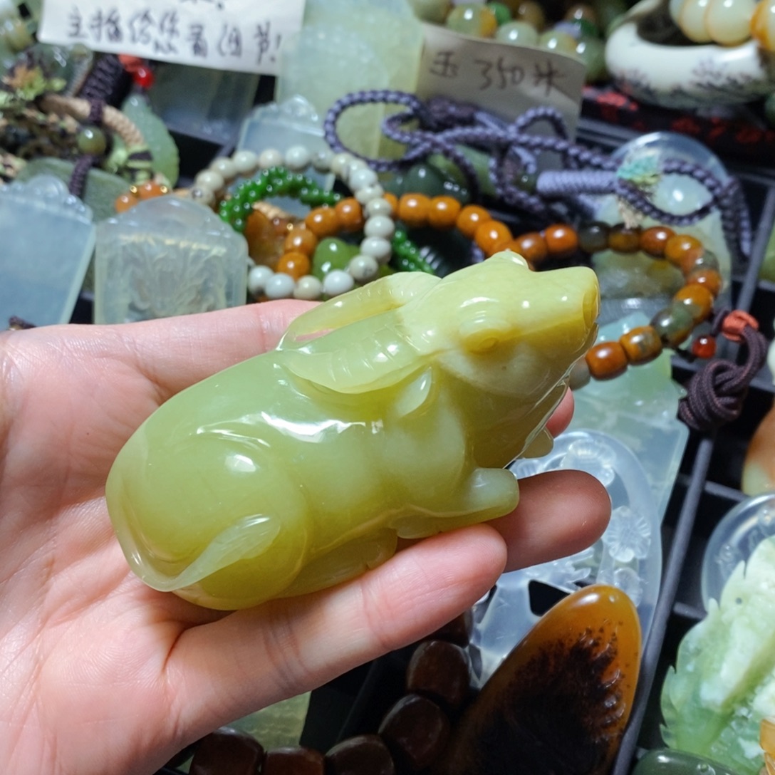 蛇纹石玉未镶嵌颈饰