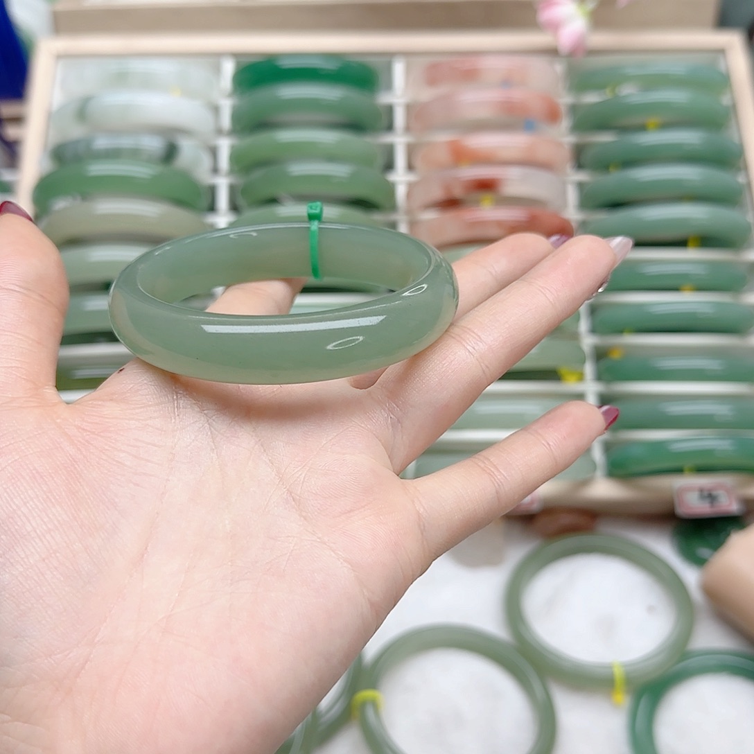 石英质玉手镯未镶嵌60口径