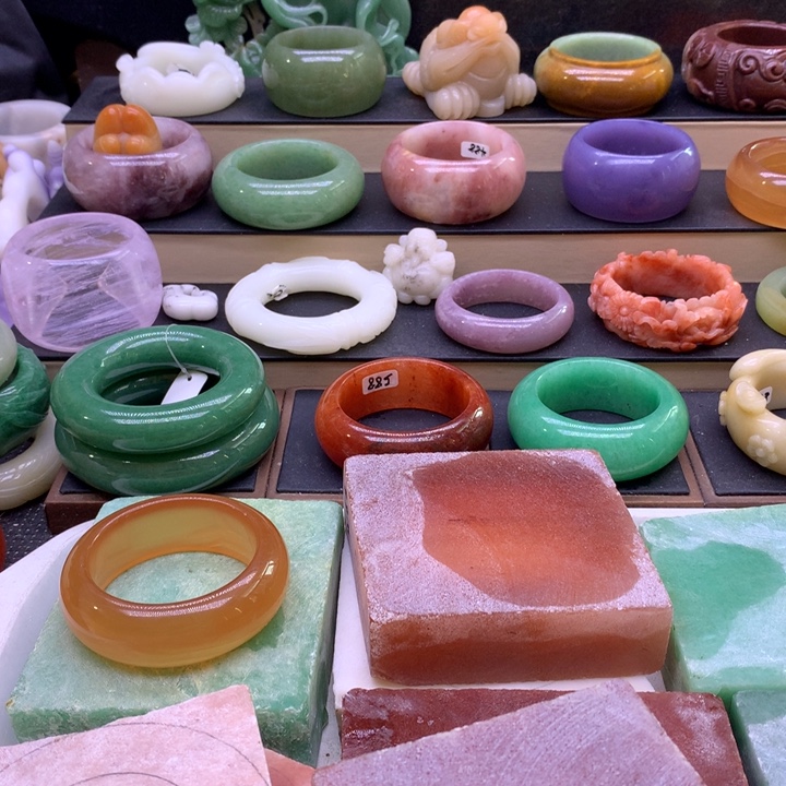 米***宝石英岩玉未镶嵌13468975444