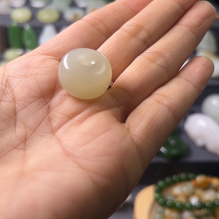 七***一和田玉（青白玉）未镶嵌颈饰