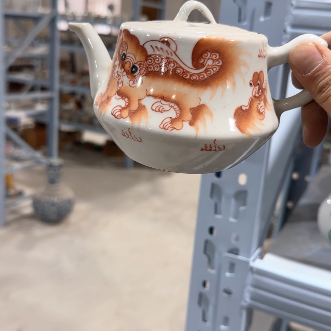 瓷片瓷器上用青花做圆润青花