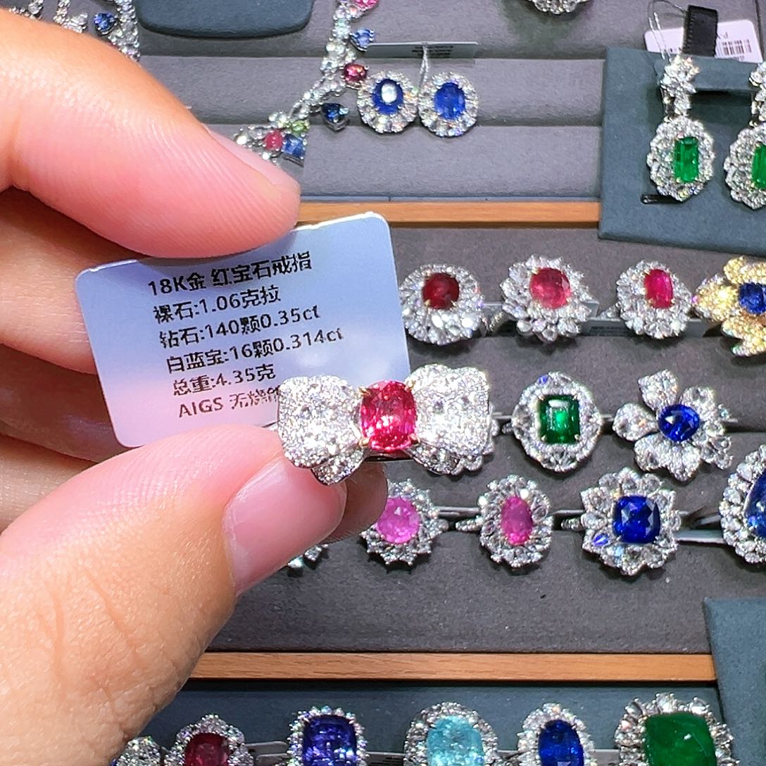 18K金镶嵌戒指红宝石
