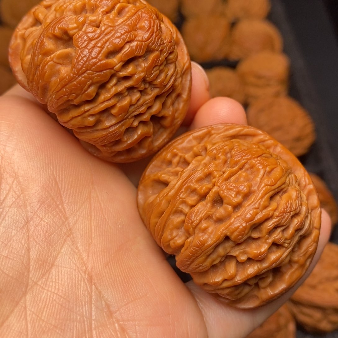 文玩核桃把件秦岭野生核桃