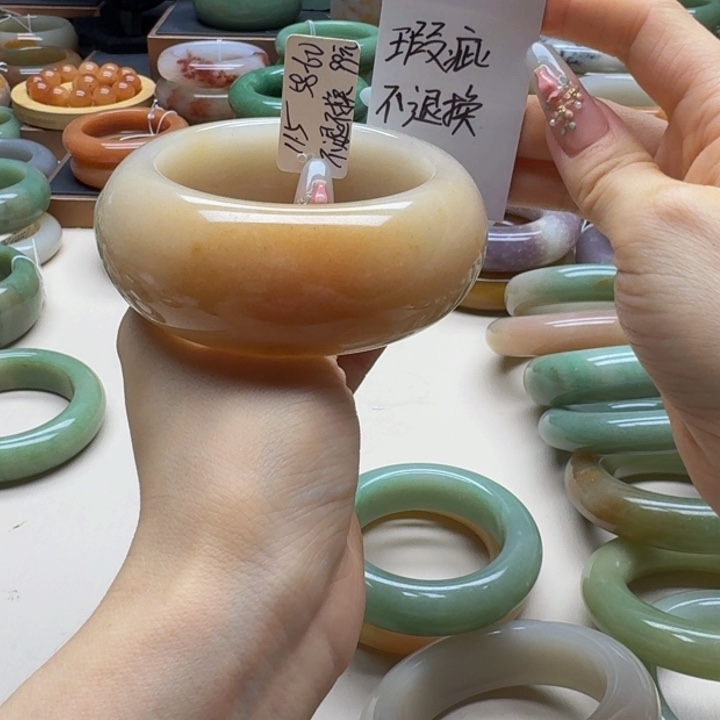石英质玉未镶嵌手镯