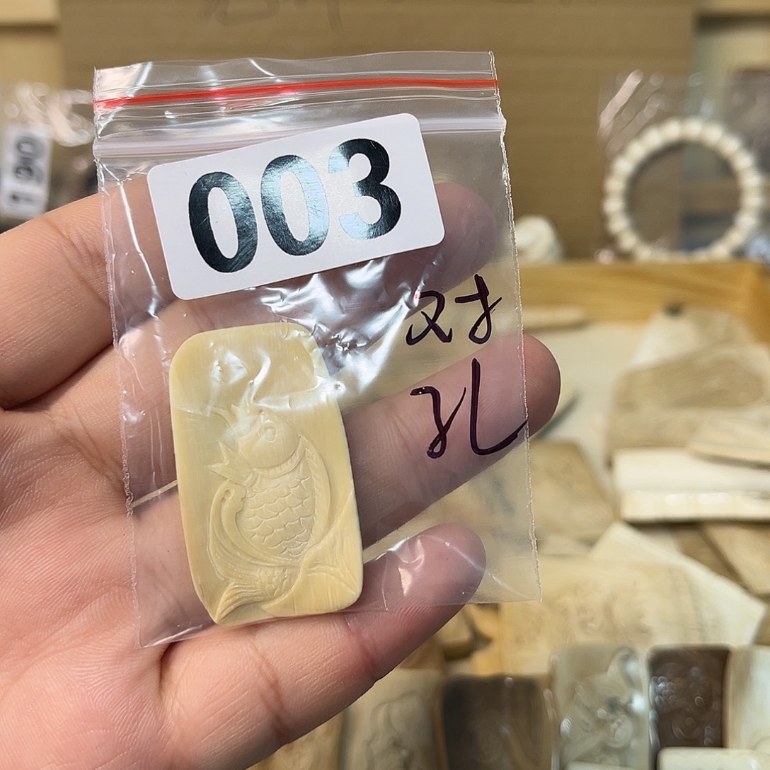 兴***佳天然猛犸牙雕刻品