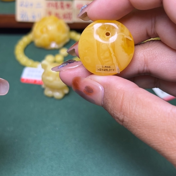 蜜蜡未镶嵌珠宝奇石