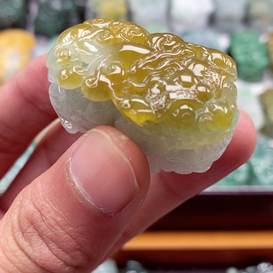 翡翠颈饰未镶嵌翡翠