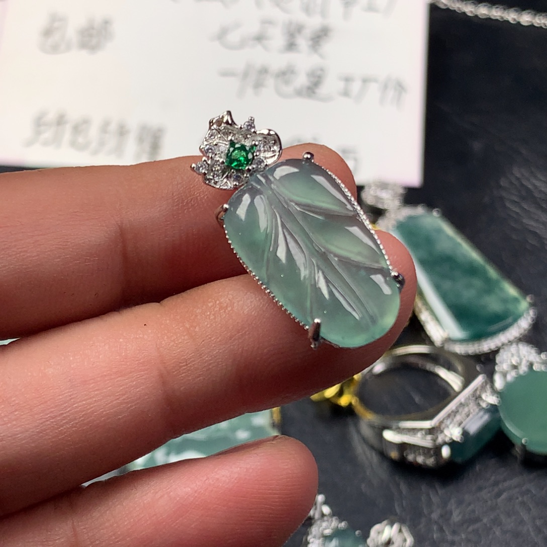 颈饰未镶嵌翡翠叶子