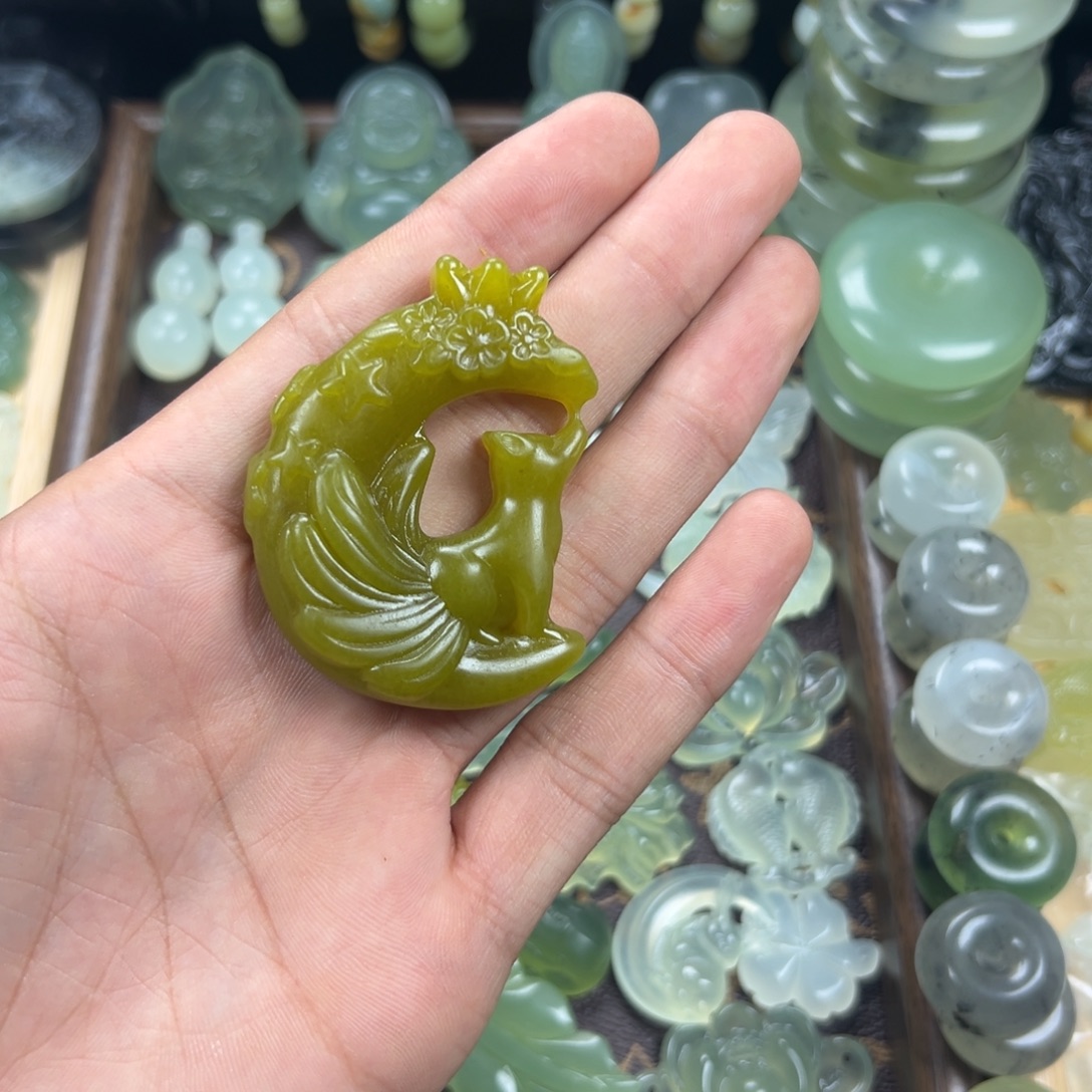 未镶嵌蛇纹石玉颈饰
