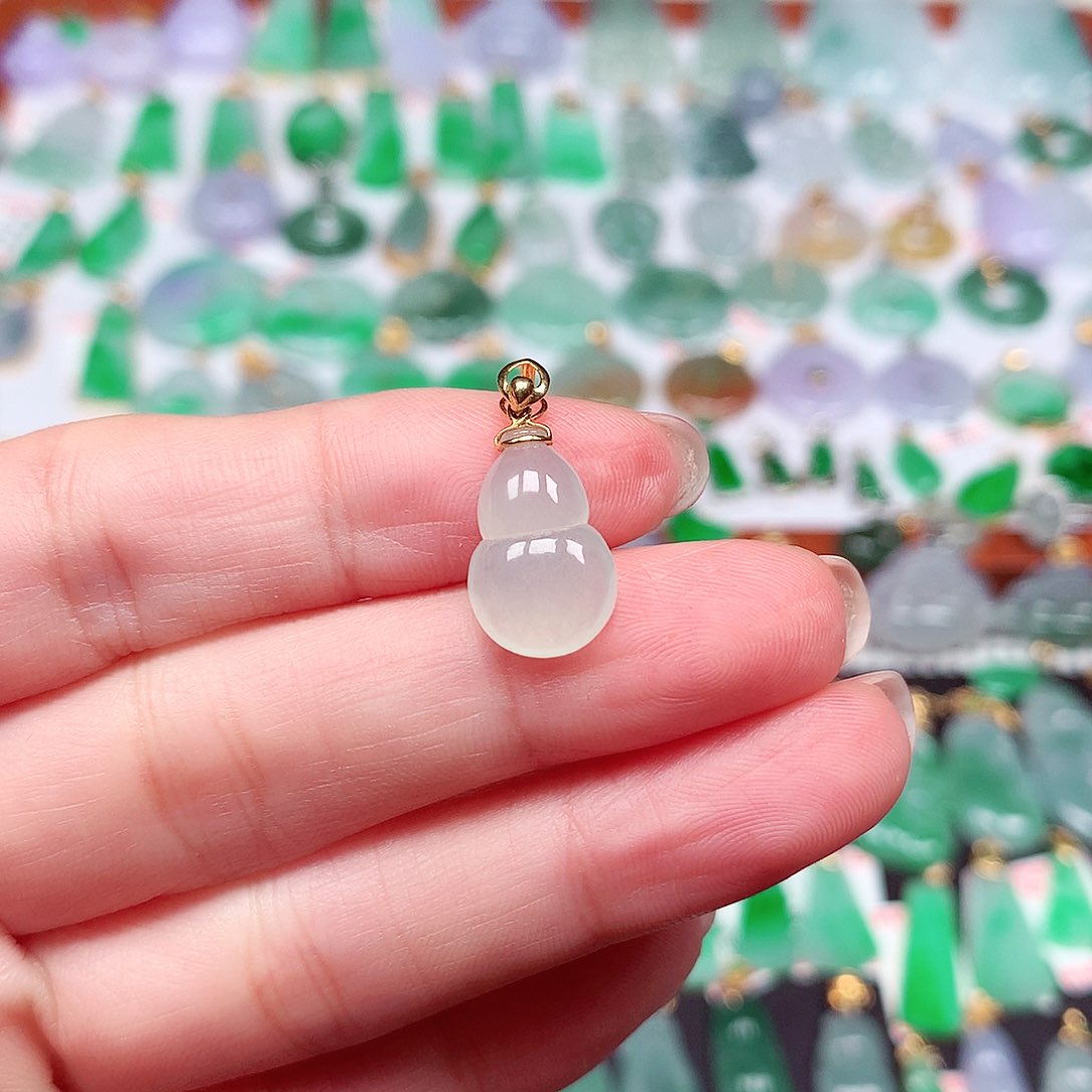 翡翠颈饰18K金镶嵌天然翡翠A货