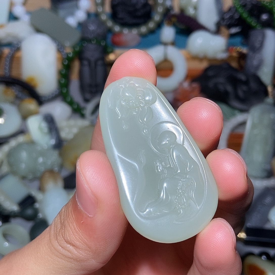 好****和田玉未镶嵌颈饰