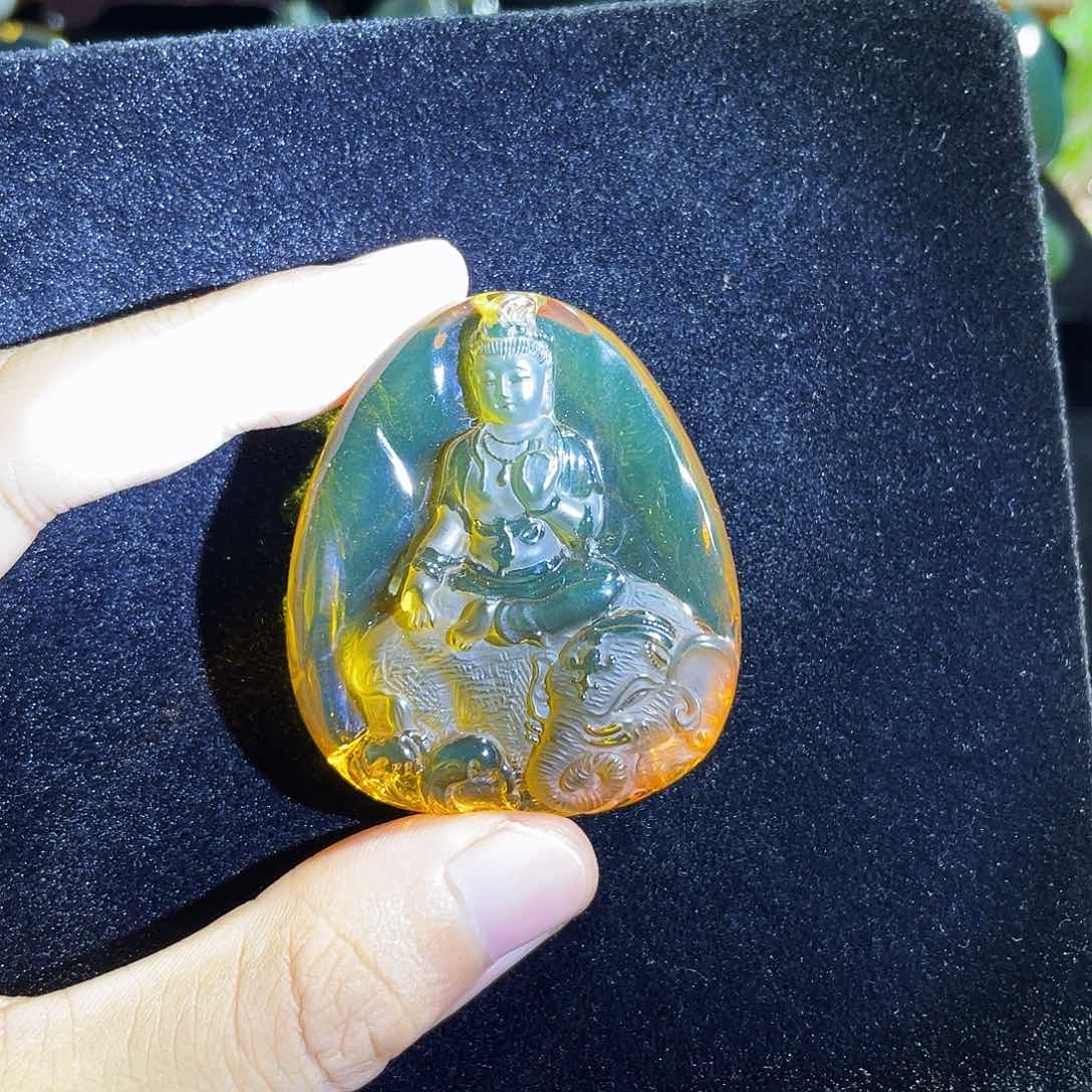 琥珀颈饰未镶嵌蓝珀普贤菩萨阳雕吊坠