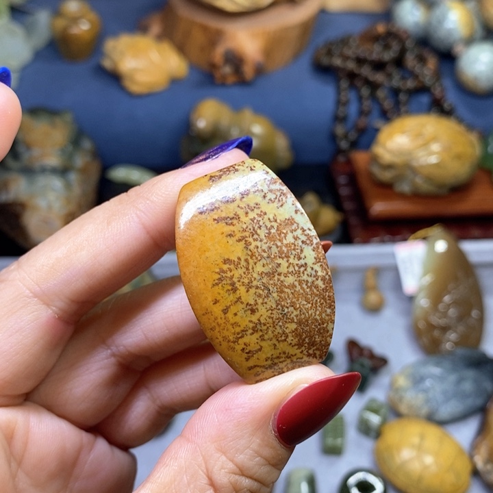 岫岩河磨玉（透闪石质玉）挂件未镶嵌