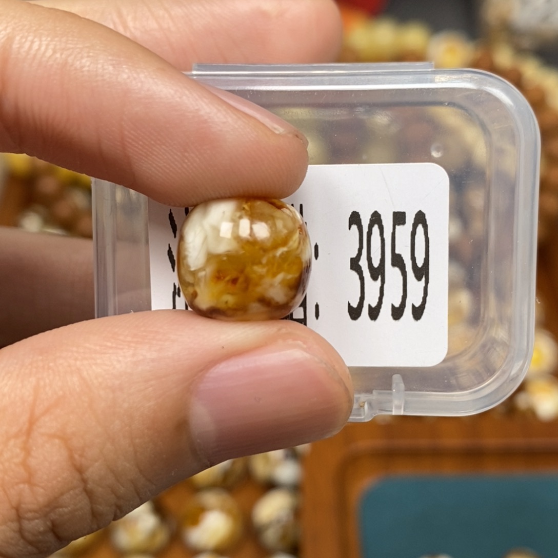 蜜蜡未镶嵌珠宝奇石3959